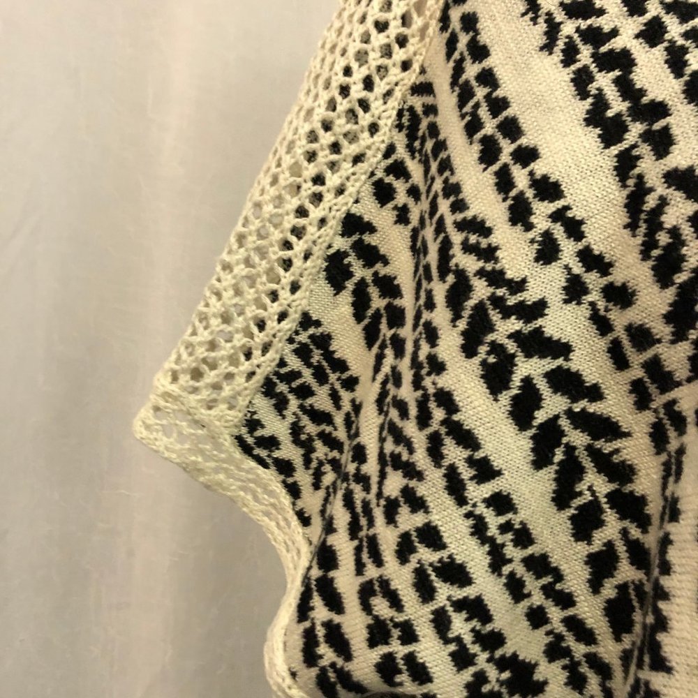 C Wonder Jacquard Knit Short Sleeve Sweater Poncho - Picture 5 of 8